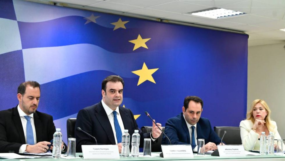 Μέτρα στήριξης: Επιστροφή ενοικίου σε 1 εκατ. πολίτες, 150 ευρώ για κάθε παιδί, 50 ευρώ αύξηση στους συνταξιούχους